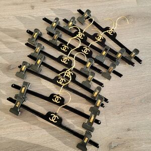 Chanel velvet hangers 1pcs